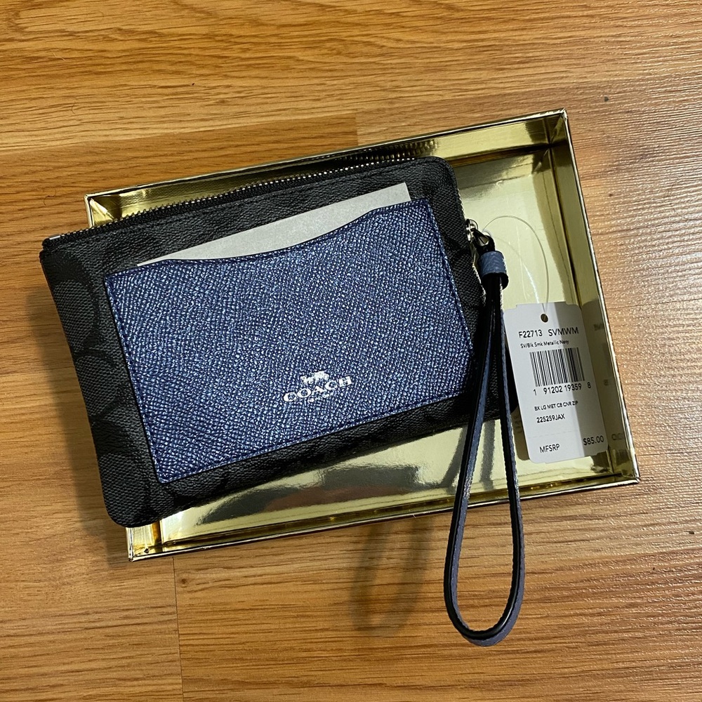 Coach F22713 Zip Wristlet Black And Navy